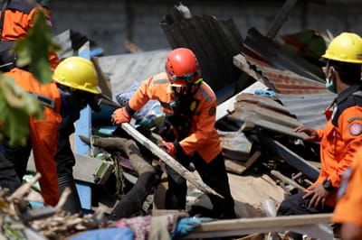 Indonésia suspende buscas de desaparecidos no sismo de setembro - TVI
