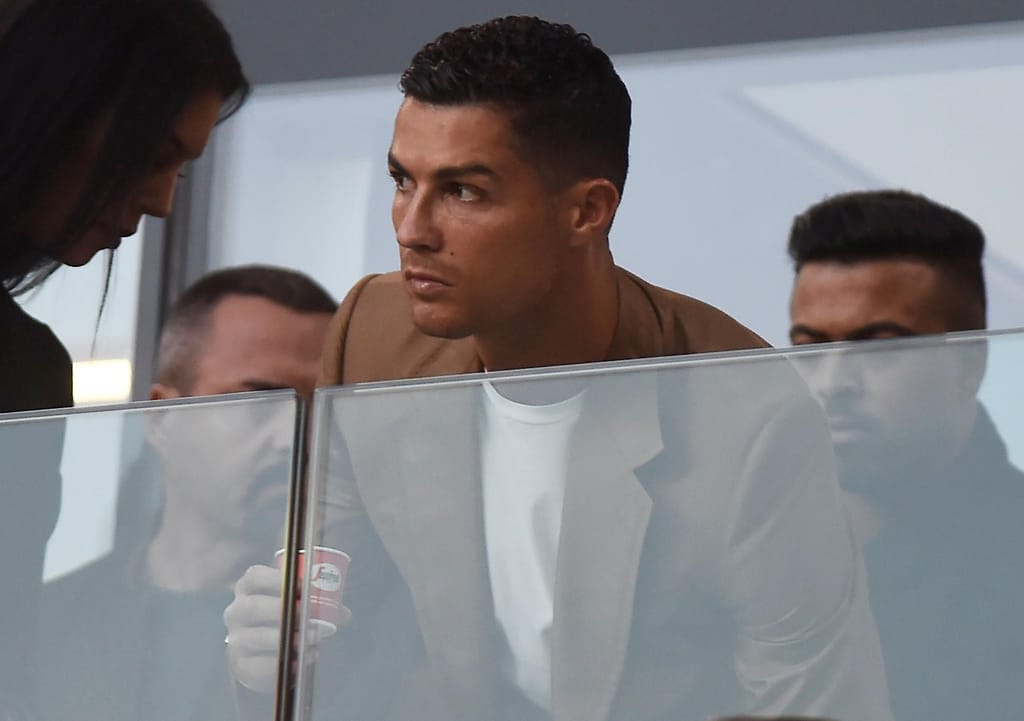 Ronaldo vê da bancada o Juventus-Young Boys