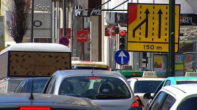 ACP revela que existem quatro carros para cada lugar de estacionamento em Lisboa - TVI
