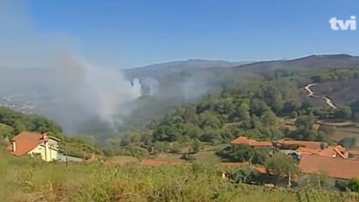 Fogo em Vila Verde dominado ao fim de 34 horas de combate - TVI