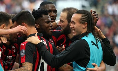 Itália: Milan entra em zona «Champions» com golo nos descontos - TVI