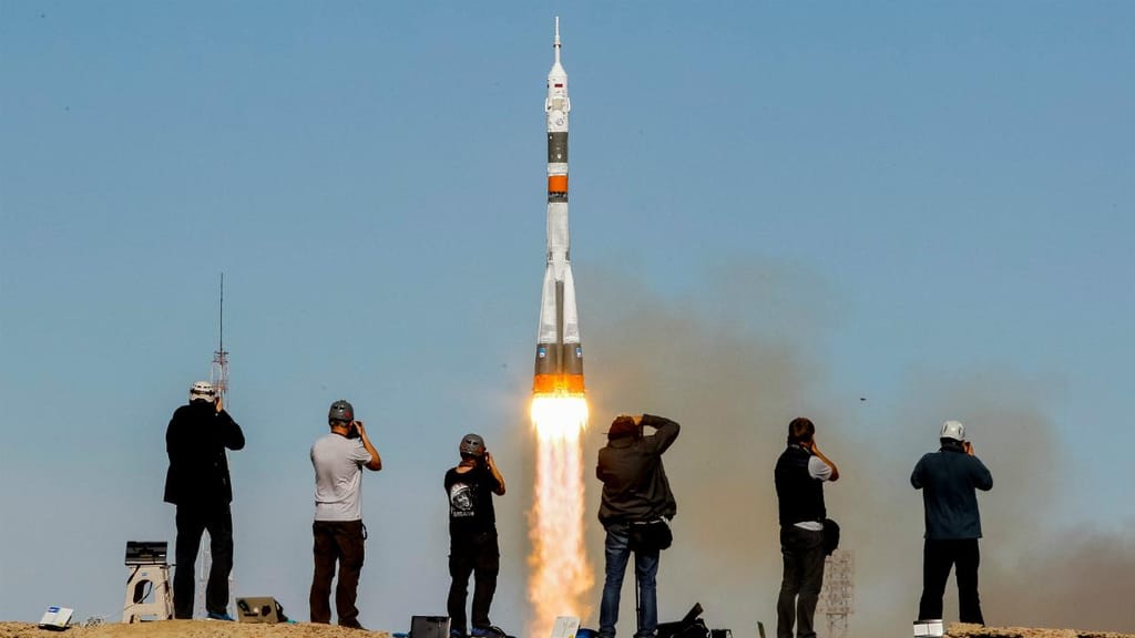 Foguetão Soyuz no momento da descolagem