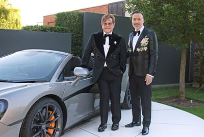 McLaren de Elton John rende 827 mil euros na luta contra a SIDA - TVI