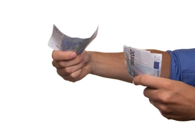 Aumento de 7 euros proposto pelo Governo só chega até salários de 683,13 euros - TVI