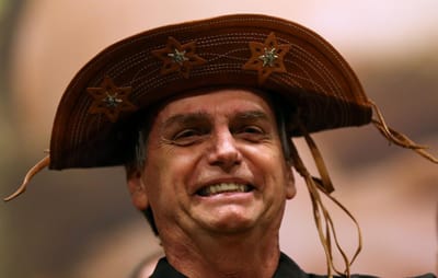 Bolsonaro diz que já está com a mão na faixa presidencial - TVI