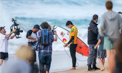 Surf: Ítalo vence em Peniche, título decide-se no Havai - TVI