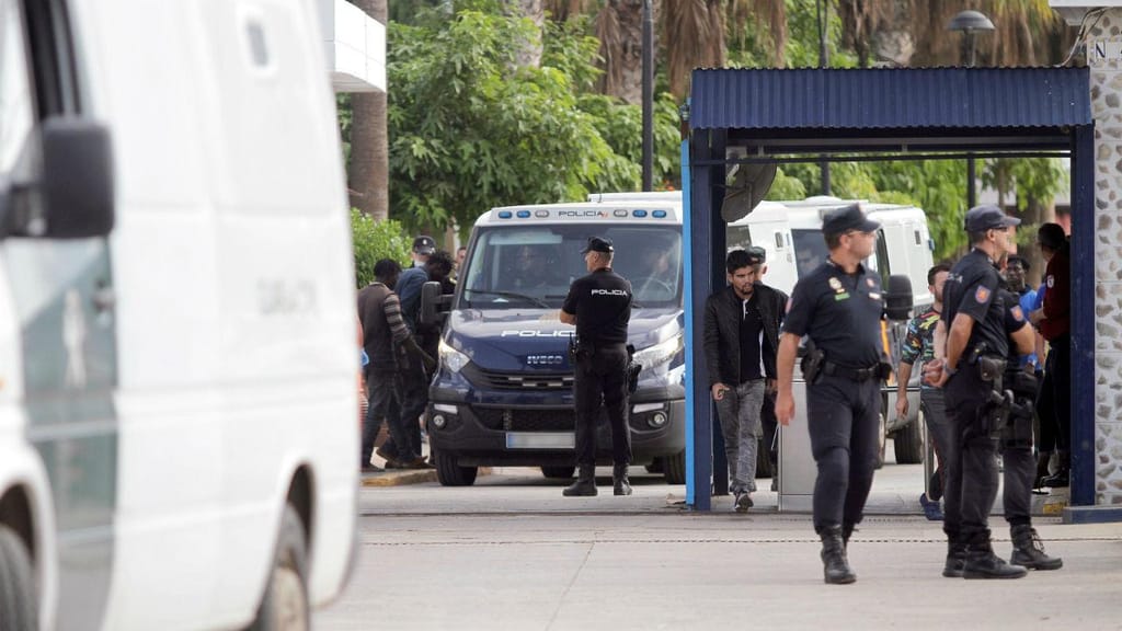 200 migrantes fazem assalto ao fosso de Melilla