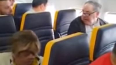 Ryanair criticada após passageiro ter recusado sentar-se ao lado de idosa negra - TVI