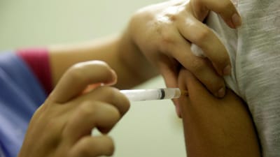 Enfermeiros dizem que há centros de saúde com falta de vacinas da gripe - TVI