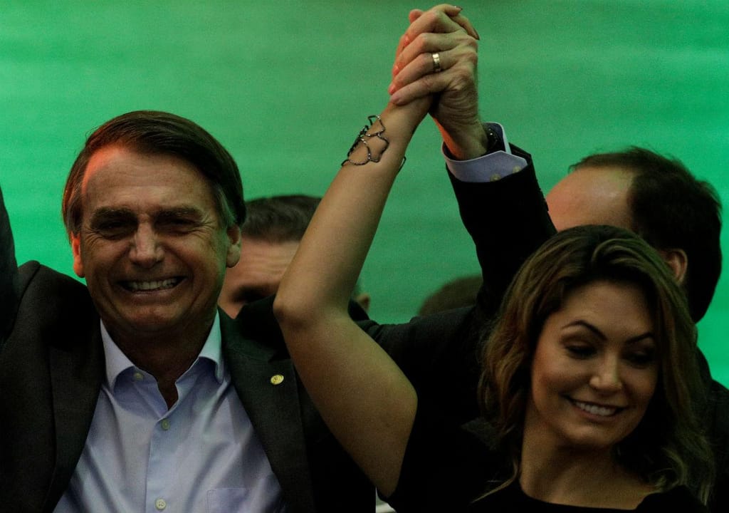 Jair Bolsonaro e a mulher Michelle