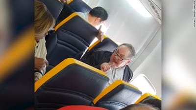Homem que recusou voar ao lado de idosa negra pediu desculpa, mas mulher não aceitou - TVI