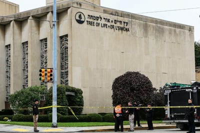 Autor do massacre em sinagoga de Pittsburgh acusado de 29 crimes federais - TVI