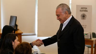 "Pegou moda no Brasil". Michel Temer critica pedidos de “impeachment” de Lula dias após tomar posse - TVI
