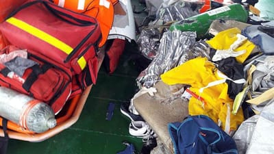 Socorristas encontram mais restos mortais do acidente de aviação na Indonésia - TVI