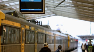 Comboios já circulam na Linha de Cascais - TVI
