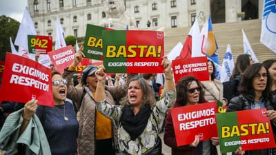 Professores nas ruas para mobilizar portugueses para a sua luta - TVI