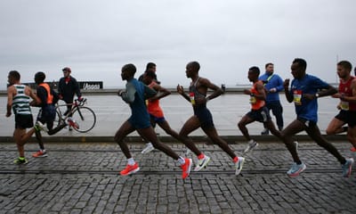 Atletismo: etíope bate recorde da maratona de Lisboa - TVI
