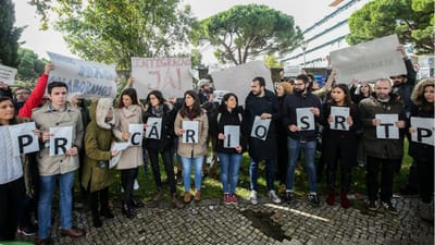 Precários da RTP exigem a integração em protesto - TVI