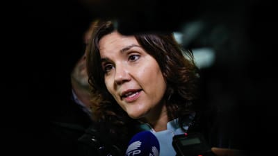 Cristas acusa PSD de ser "o partido do socorro" do Governo - TVI