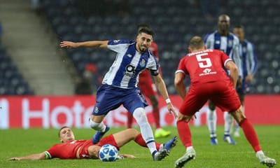 FC Porto-Schalke (equipas): Herrera no apoio a Marega - TVI