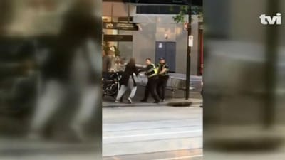 Ataque com faca em Melbourne investigado como ato terrorista - TVI