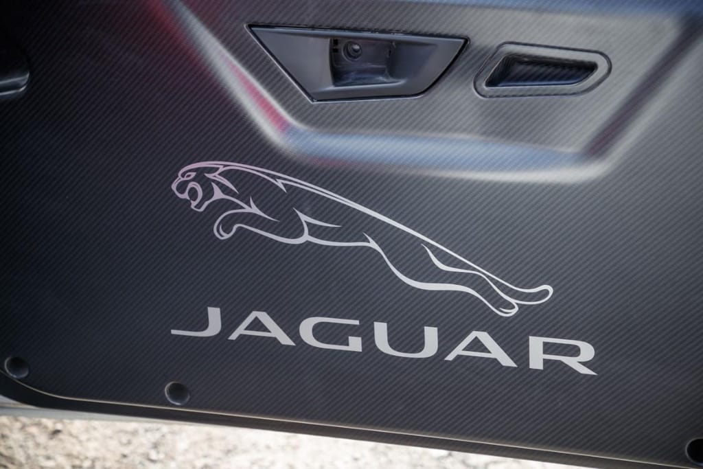 Jaguar F-Type Convertible de rali