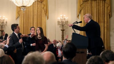 Trump ameaça retirar novamente acreditação a jornalista da CNN - TVI