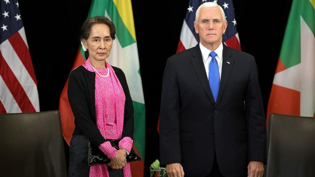 Aung San Suu Kyi e Mike Pence
