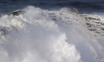 Surf: bicampeão mundial pede reavaliação de prova em Peniche - TVI
