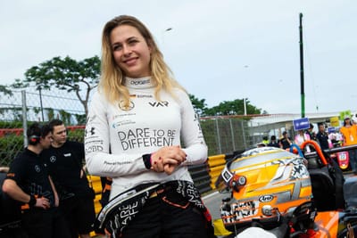 Sophia Floersch vai voltar às corridas na Fórmula European Masters - TVI