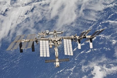 Nave russa partiu hoje para abastecer Estação Espacial Internacional - TVI