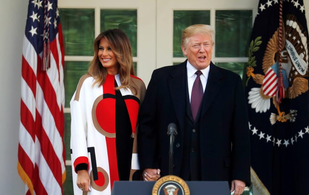 Donald e Melania Trump assinalam o Dia de Ação de Graças com a tradição anual de "perdoar" perus, na Casa Branca