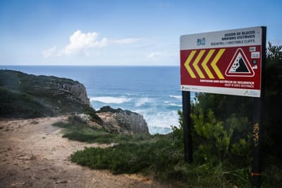Sintra interdita acesso na Praia Grande por risco de derrocada - TVI