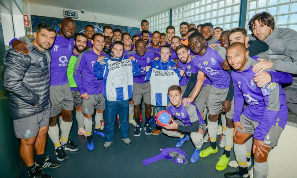 FC Porto recebeu campeões europeus de futsal de síndrome de down (twitter Sérgio Conceição)
