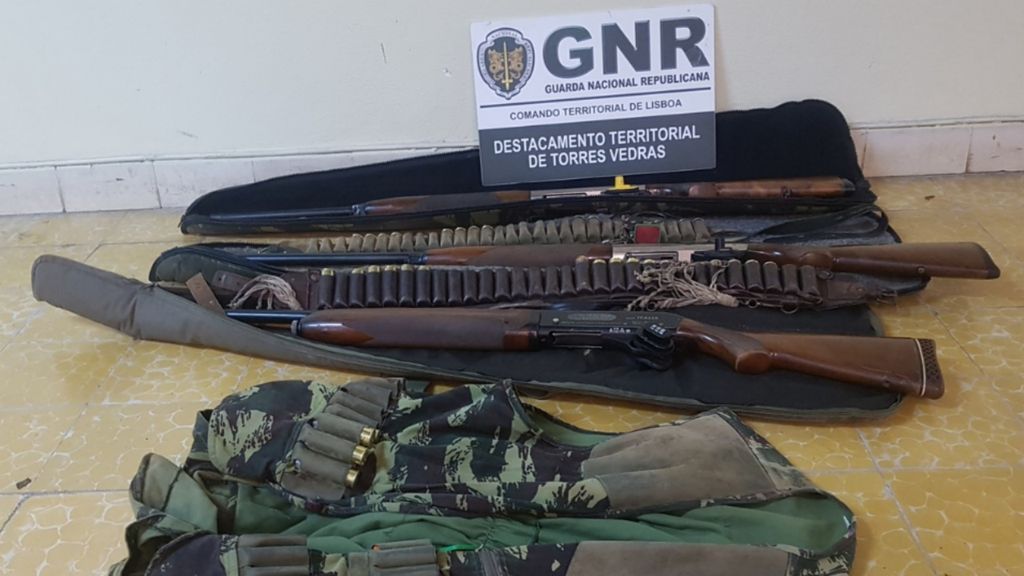 GNR detém três pessoas por caçarem junto a jardim de infância, em Torres Vedras

