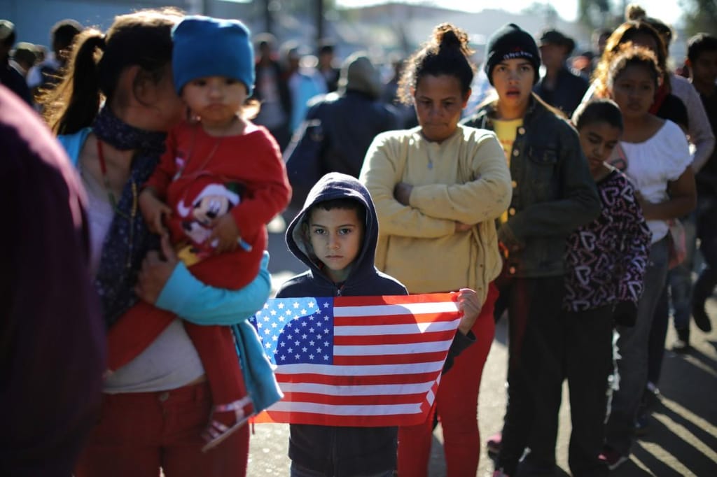 EUA lançam gás lacrimogéneo para dispersar caravana de migrantes na fronteira