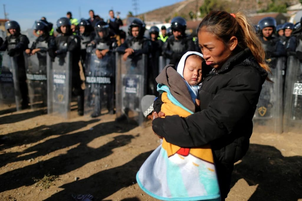 EUA lançam gás lacrimogéneo para dispersar caravana de migrantes na fronteira
