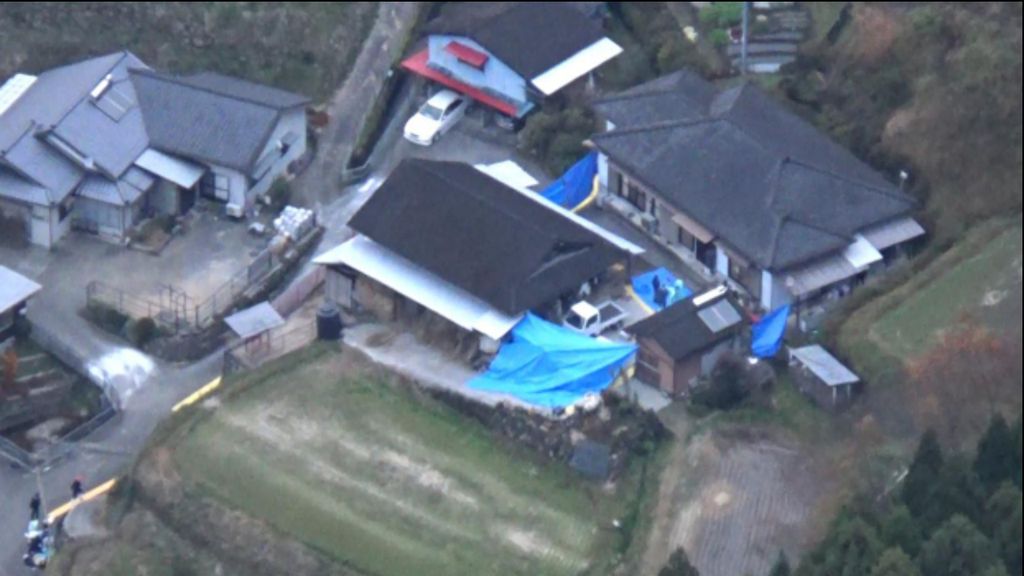 A casa onde foram encontrados cinco pessoas mortas, na cidade de Takachiho