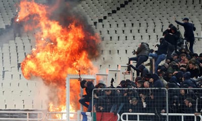 UEFA abre procedimento disciplinar a AEK Atenas e Ajax - TVI