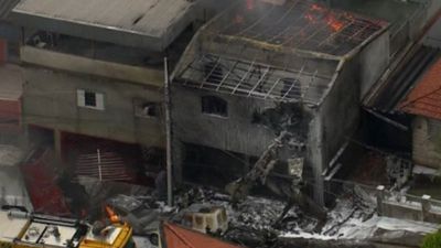 Aeronave cai sobre casas em São Paulo e faz dois mortos - TVI