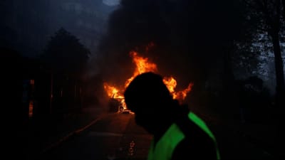 França: cocktails Molotov e bombas caseiras apreendidas em zona ocupada por "coletes amarelos" - TVI