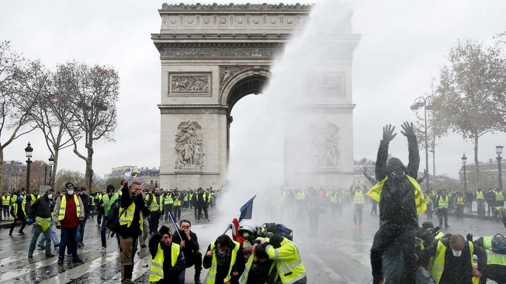 Protesto dos "coletes amarelos" em Paris