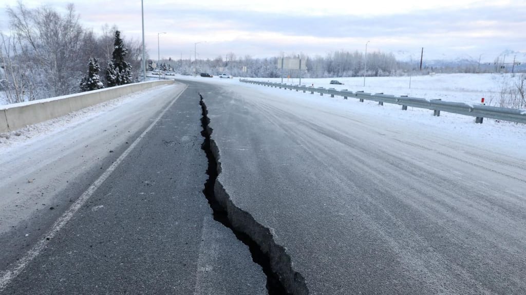Estradas no Alasca após terramoto