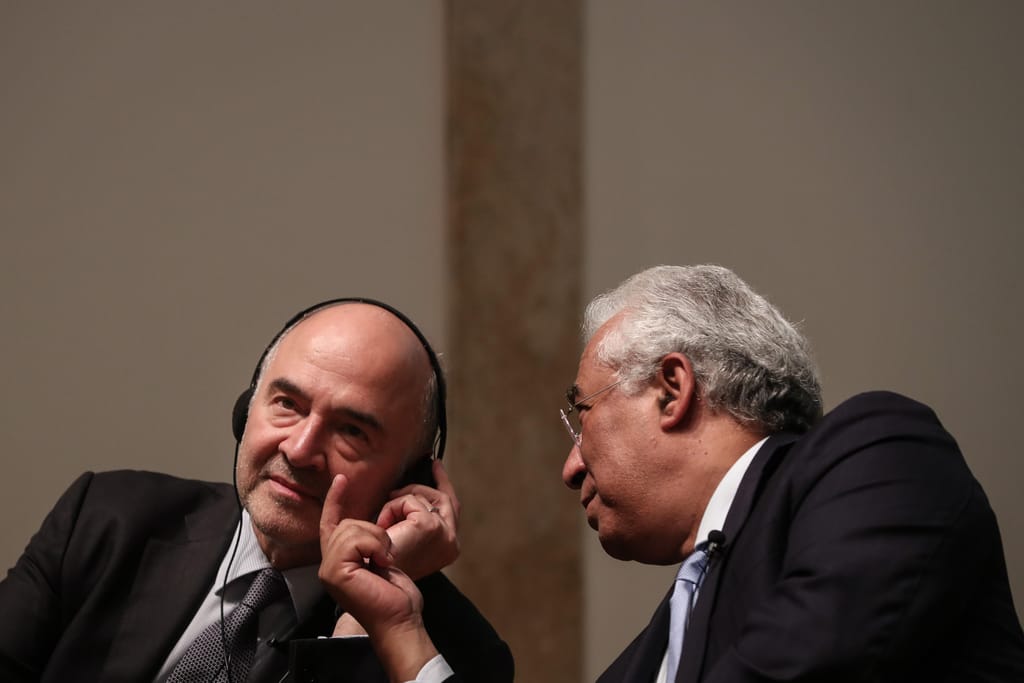 Pierre Moscovici (comissário europeu de Economia e Finanças) e António Costa