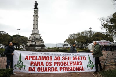 Guardas prisionais desafiam serviços a abrir processos disciplinares - TVI