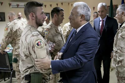 Primeiro-ministro agradece "sacrifício" das tropas portuguesas em Cabul - TVI