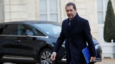 Ministro do Interior francês e sindicatos da polícia acordam aumentos salariais - TVI