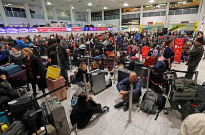 Mais de mil voos e mais 140 mil passageiros afetados por encerramentos em Gatwick - TVI
