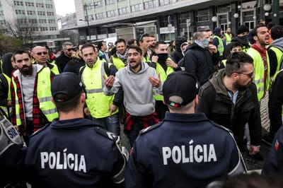 Coletes amarelos: quatro detidos e 24 identificados pela PSP em todo o país - TVI