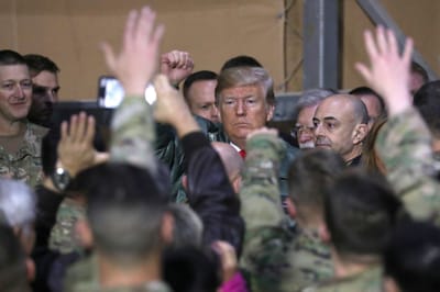 Trump ordena retirada parcial de tropas dos EUA no Afeganistão e Iraque - TVI